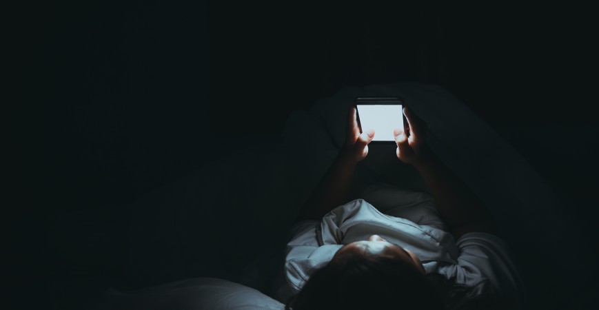 Smartphone prima di dormire. Una pessima abitudine